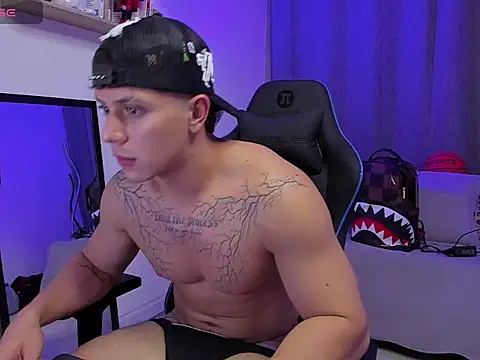 Chat +18 de ASHTON_HILS ao vivo