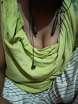 kaviyaponnu0987's Live XXX Chat