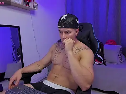 ASHTON_HILS Chat XXX in diretta