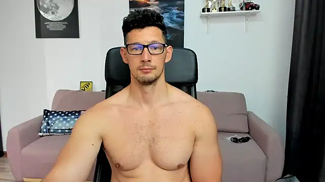צ'אט XXX בשידור חי של BrutusK08