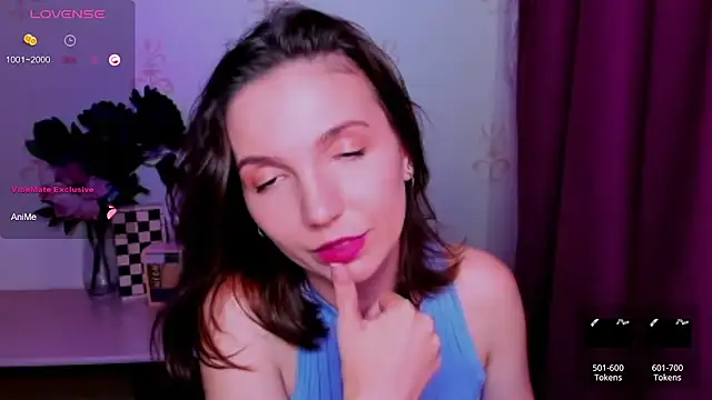 Chatroom XXX en direct de KindHazelHere_