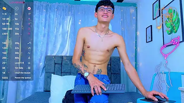 Chat +18 de NicolasTorrez ao vivo