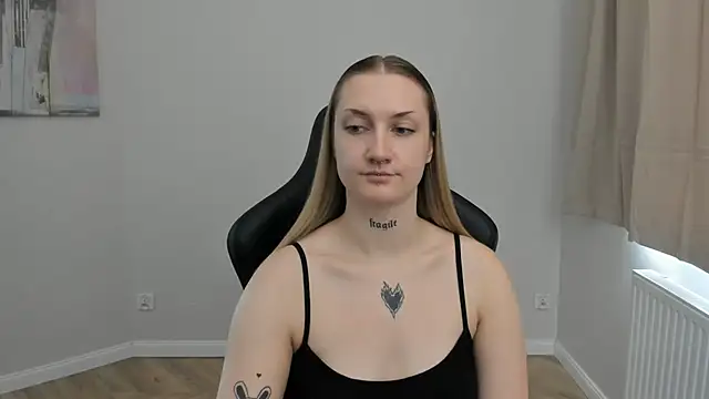 AlexaTease Adlı Modelin Canlı XXX Sohbeti