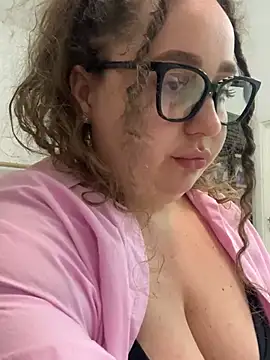 CurlyMaddie's Live XXX Chat