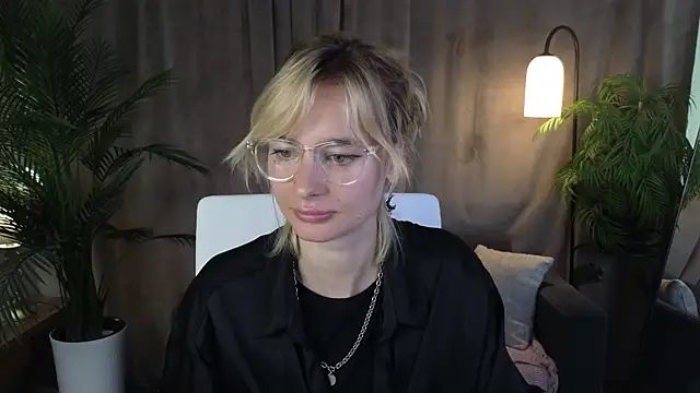NoraMoreau live XXX chat