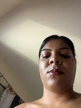 Chat +18 de Indiazinhax ao vivo