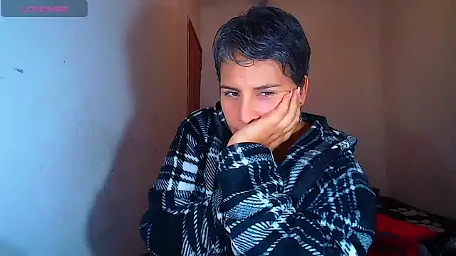Živý XXX chat Yessi_rousse