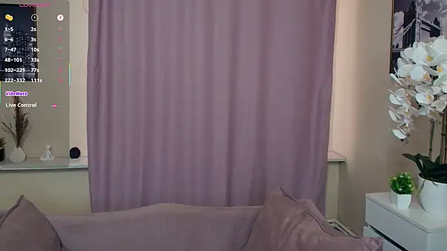 XXX chat uživo modela AminaRuthers