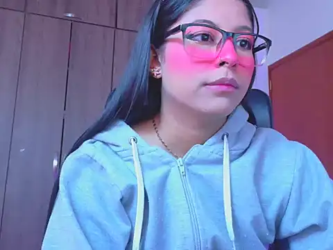 _ALLYSON18_ Adlı Modelin Canlı XXX Sohbeti