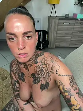 Chat +18 de venustattoue ao vivo