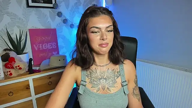 Nova_SIN Chat XXX in diretta
