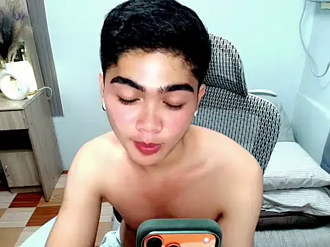 ItsKennyn Live XXX chat