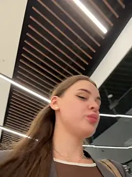 KristiRich Adlı Modelin Canlı XXX Sohbeti