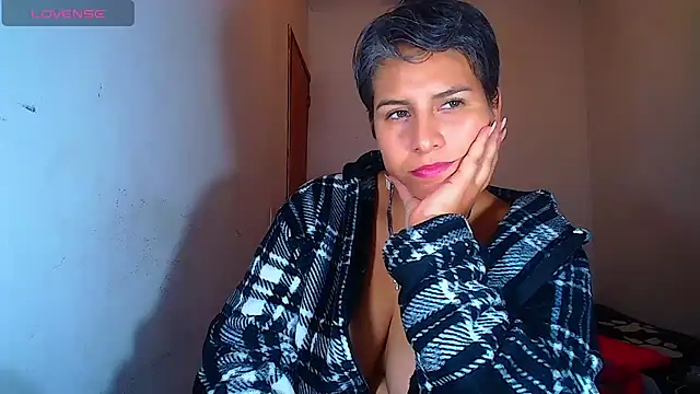 Chat +18 de Yessi_rousse ao vivo