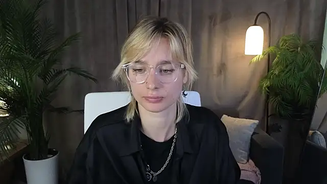Chat +18 de NoraMoreau ao vivo