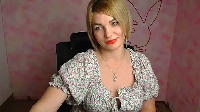 CuttieEmma's Live XXX Chat