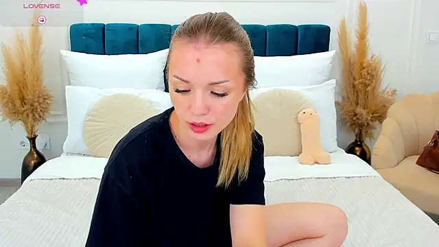 צ'אט XXX בשידור חי של VirginOlly