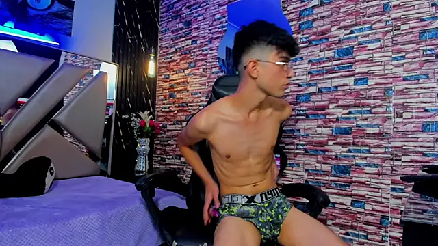 LiamHeatx's Live XXX Chat