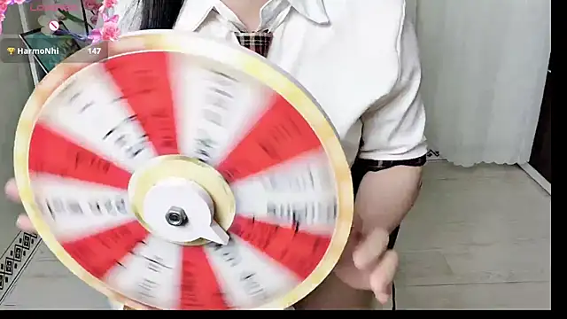 Clover_NhiのライブXXXチャット