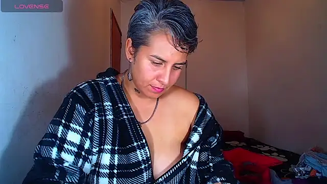 Yessi_roussen Live XXX chat