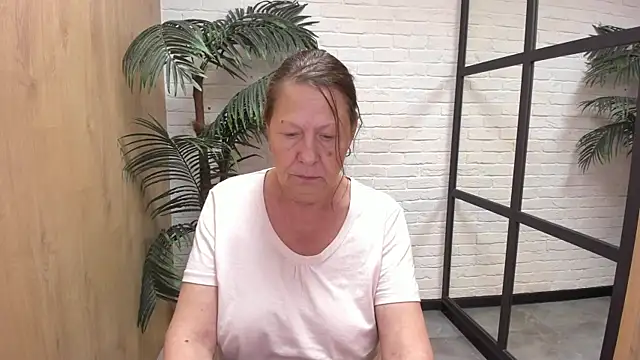 LindaPassionate Adlı Modelin Canlı XXX Sohbeti