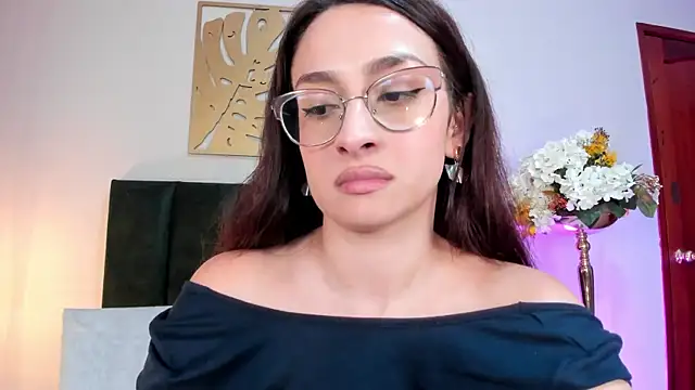AndraCyruss' Live XXX Chat
