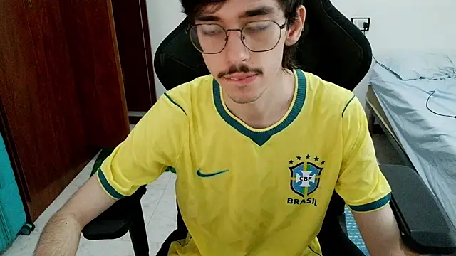 Chat +18 de gabrielNovin17cm ao vivo