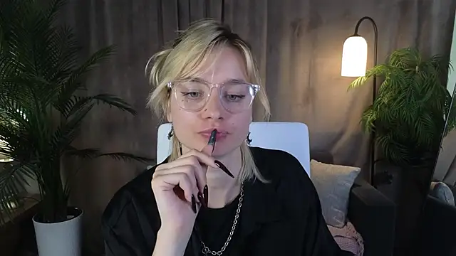 NoraMoreau Live XXX Chat