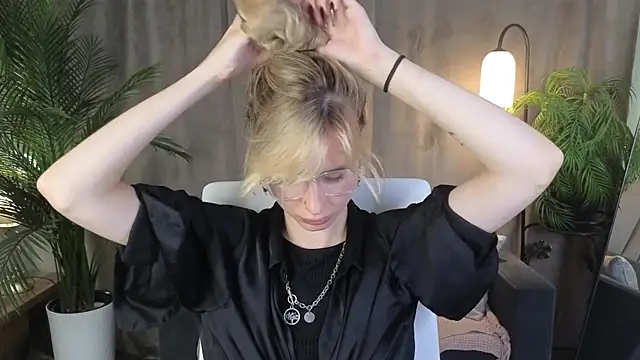 Chat +18 de NoraMoreau ao vivo