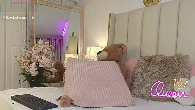 KaylaDavies' Live XXX Chat
