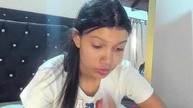 Zoe_Blake1 Adlı Modelin Canlı XXX Sohbeti