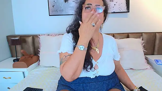 AlessandraLeroy's Live XXX Chat