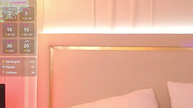 JennyLowe live XXX chat