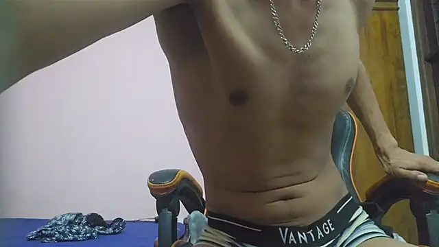 XXX chat uživo modela RikzAdam