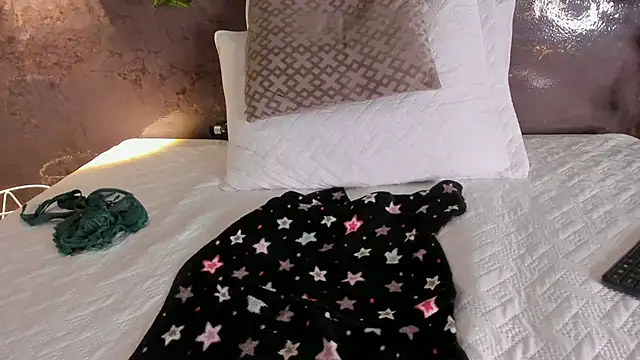 emily_hunter12 Adlı Modelin Canlı XXX Sohbeti