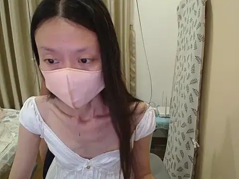 Chat XXX en directo de Lil-Cherries