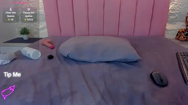Chat +18 de ROXXYBLOOM ao vivo