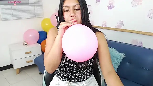gigi_gilt_ Adlı Modelin Canlı XXX Sohbeti
