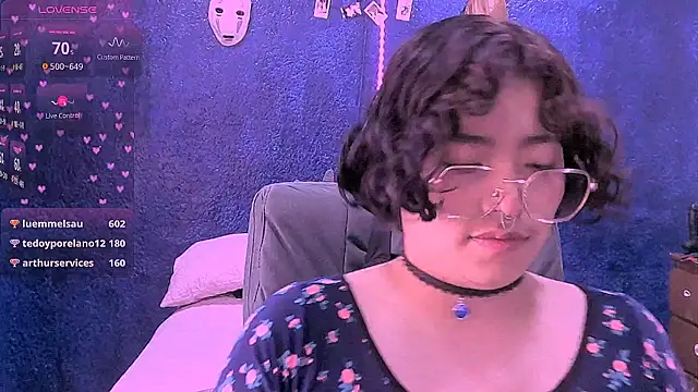 צ'אט XXX בשידור חי של NinaYellow