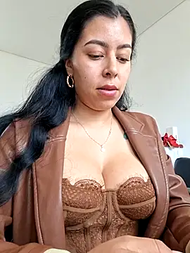 แชท XXX สดของ Luianna