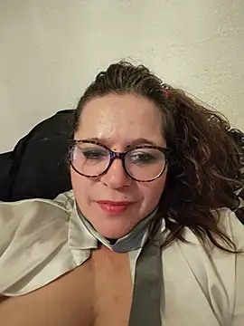 ensorceleuse999 Adlı Modelin Canlı XXX Sohbeti