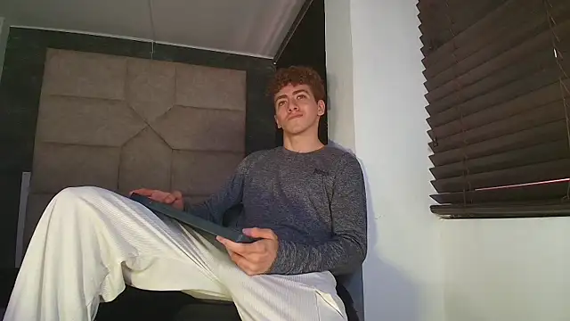 Tyler_Mcreyのウェブカメラショー