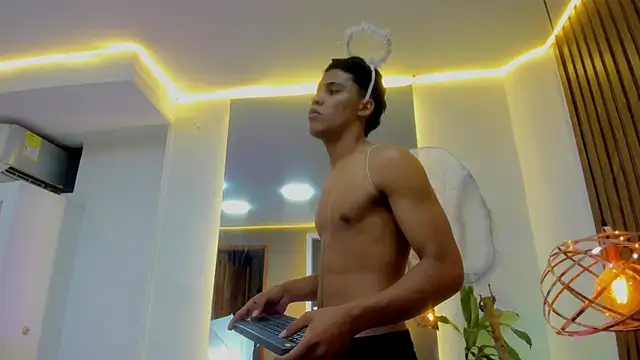 Chat +18 de Colby_driscoll ao vivo