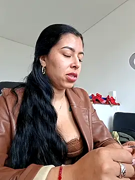 Онлайн чат XXX Luianna