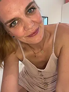 Sweet_Schnitte Adlı Modelin Canlı XXX Sohbeti