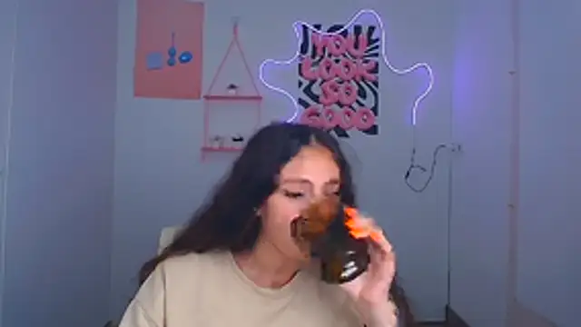 KissMeJulia's Live XXX Chat