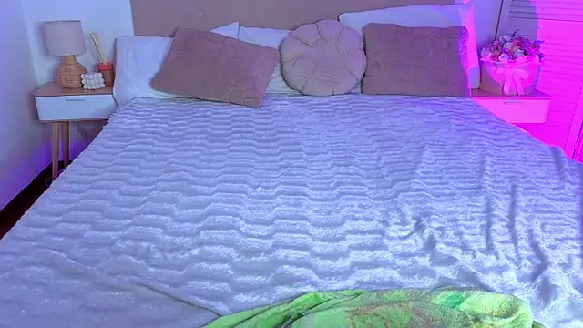 Erika_bestboobs Adlı Modelin Canlı XXX Sohbeti