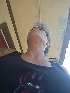 XXX chat uživo modela CeceilaMoon