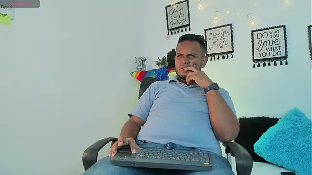 צ'אט XXX בשידור חי של Jay_raze