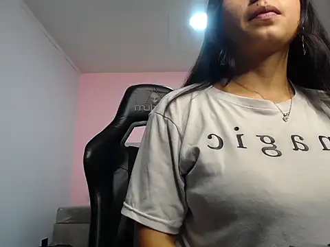 Chatroom XXX en direct de BloomyRose_ch